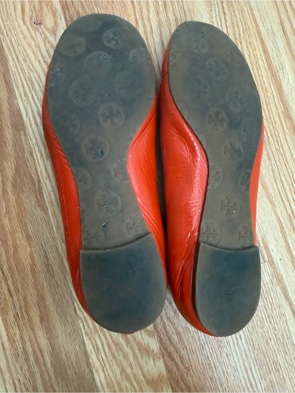 Tory Burch Red Orange Reva Patent Leather Ballet Flats, Size 7 - Picture 3 of 7